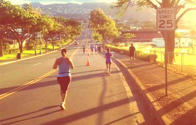 到底是不是跑得越多，成绩就越好？